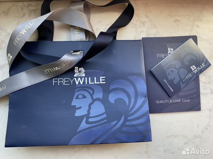 Оригинальный пакет freywille с бантом и буклетами