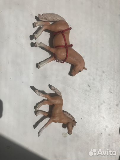 Фигурки лошадей породы Хафлингер