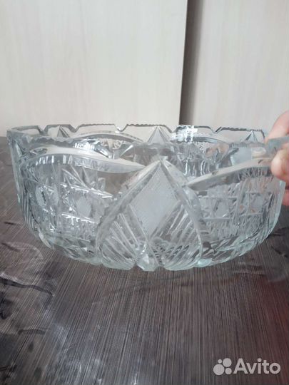 Хрустальные вазы и ваза для цветов