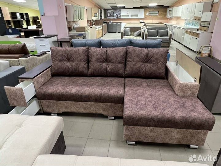 Диван с увеличенной оттоманкой