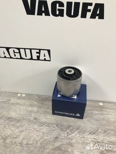 Сайлентблок (задний) переднего рычага LR 3884101