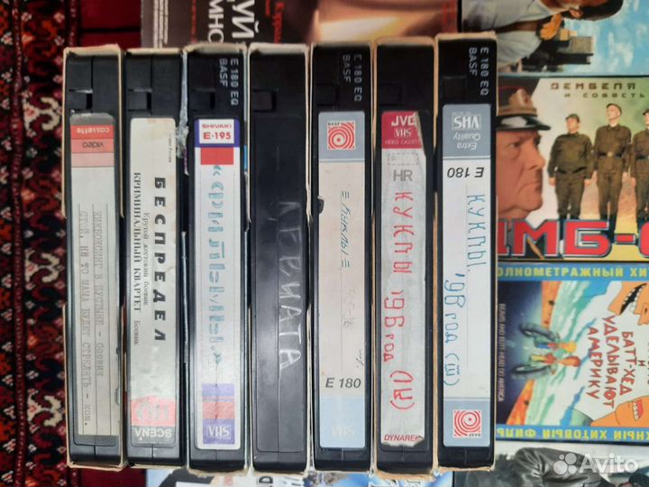 Видео кассеты с фильмами разных жанров