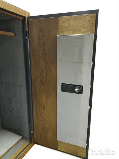 Оружейный сейф с биометрическим замком 