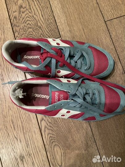 Кроссовки женские