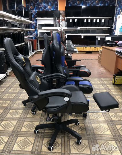 Черное игровое кресло с полным функционалом