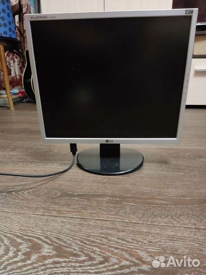 Монитор LG L1953TS