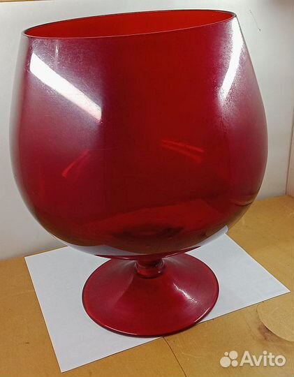 Ваза большая рюмка красное стекло (026739)