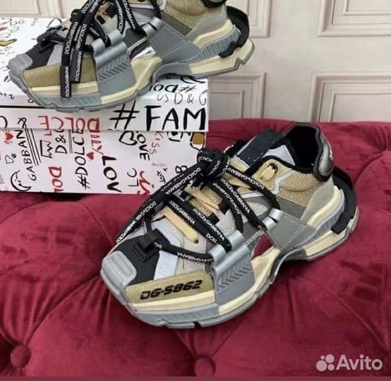 Кроссовки женские