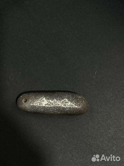 Камни с гравировкой