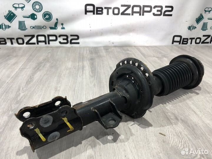 Амортизатор передний правый Hyundai Solaris седан