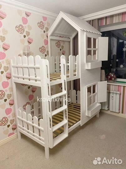 Двухъярусная детская кровать домик из дерева