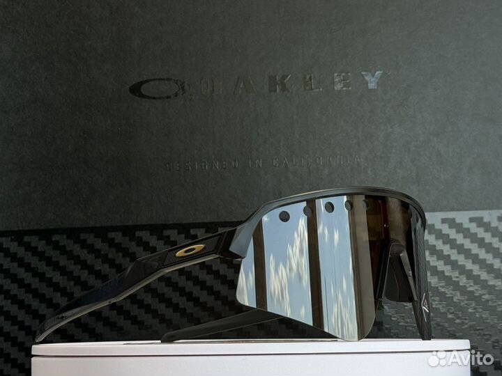 Солнцезащитные очки Oakley Sutro Lite Sweep Prizm