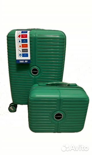 Чемодан с бьюти кейсом