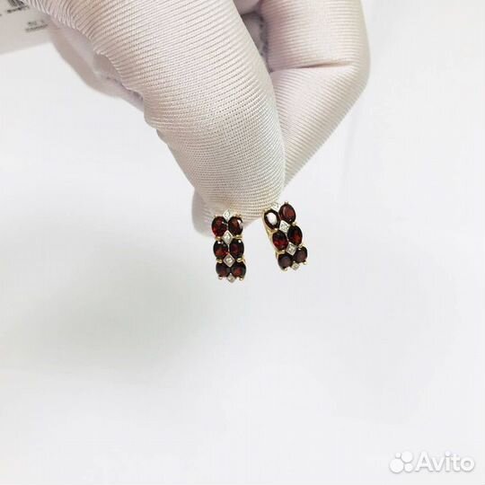 Золотые серьги с камнем