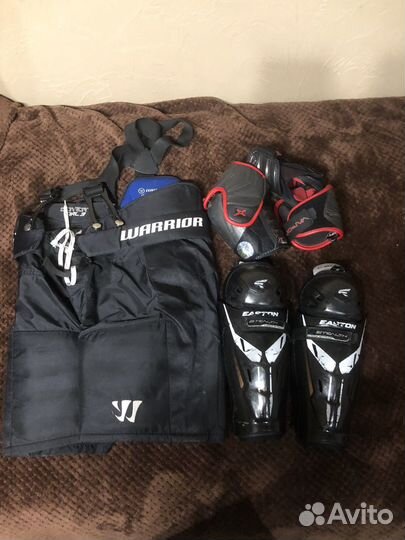 Хоккейная форма трусы наколеники налакотники