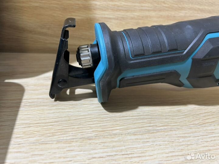 Сабельная пила makita djr 187