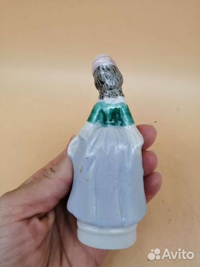 Фарфоровая статуэтка 