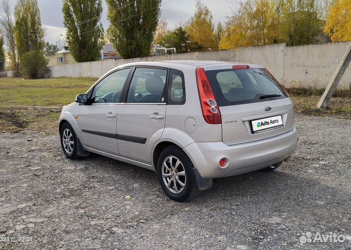 Ford Fiesta 1.6 МТ, 2006, 211 800 км