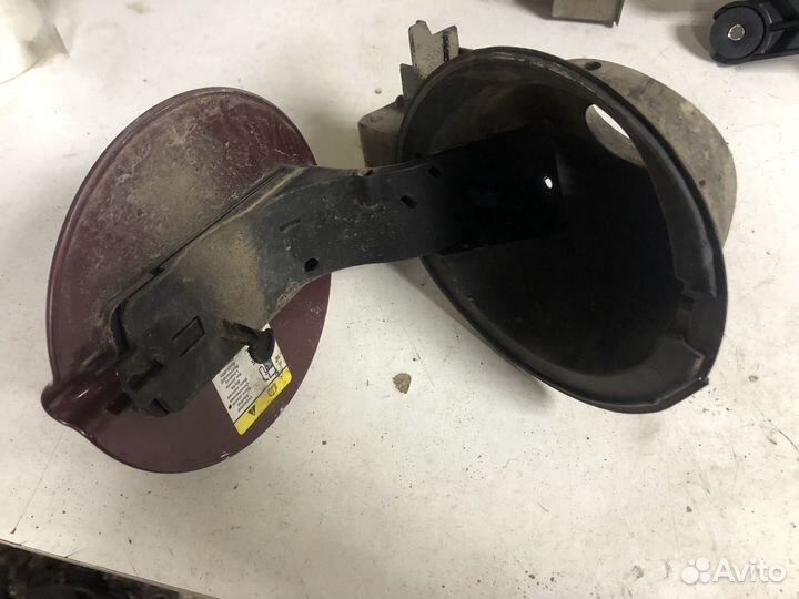 Лючок топливного бака Ford Focus 2