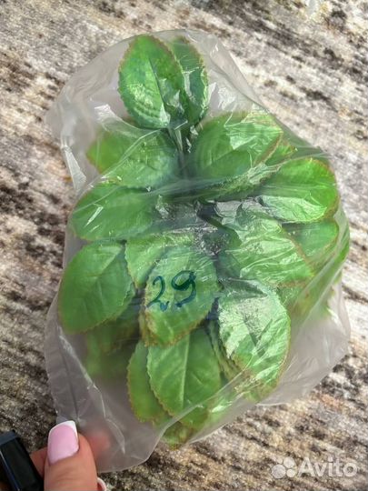 Искусственная вставка в букеты лист розы