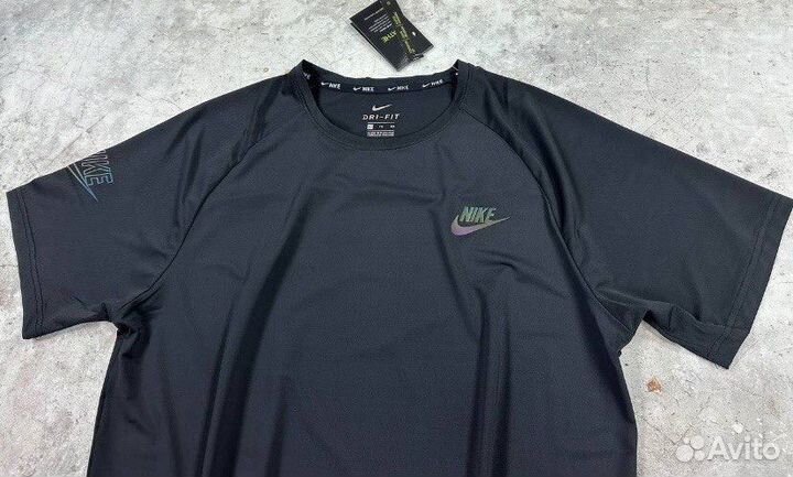Спортивная футболка Nike