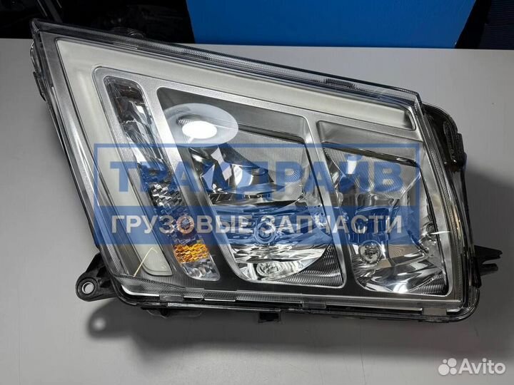 Фара головного света Вольво Фш4 Фм4 левая