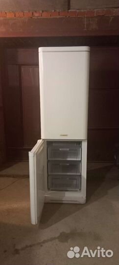 Холодильник бу Ariston рабочий