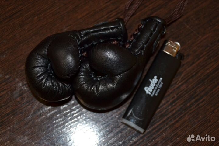 Черные сувенирные боксерские перчатки в авто 10 OZ