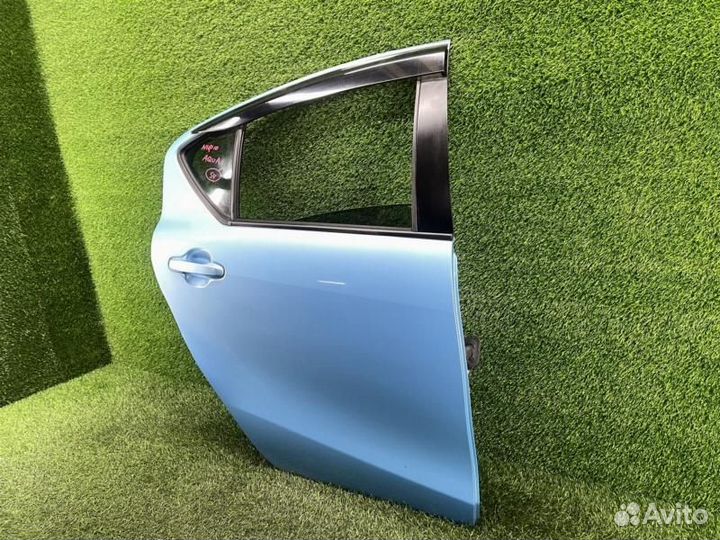 Дверь Цвет-8V7 задняя правая Toyota Aqua NHP10