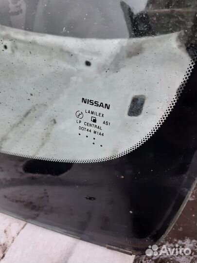 Лобовое стекло Nissan Tiida C11