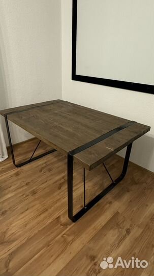 Деревяный стол