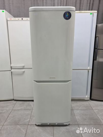 Холодильник Ariston MBA 3811