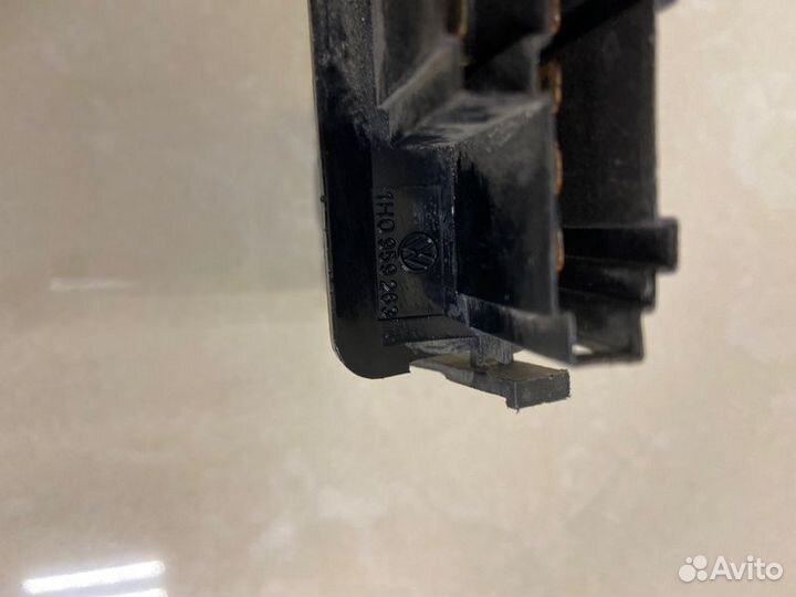 Резистор печки Volkswagen Vento седан ABU 1993