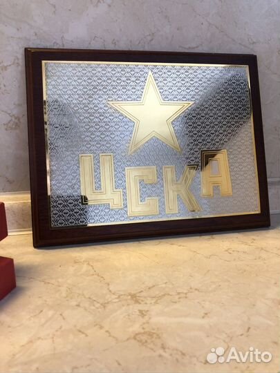 Хоккейные сувениры и футбольные