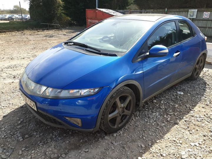 Разбирается Honda Civic 5D R18A2