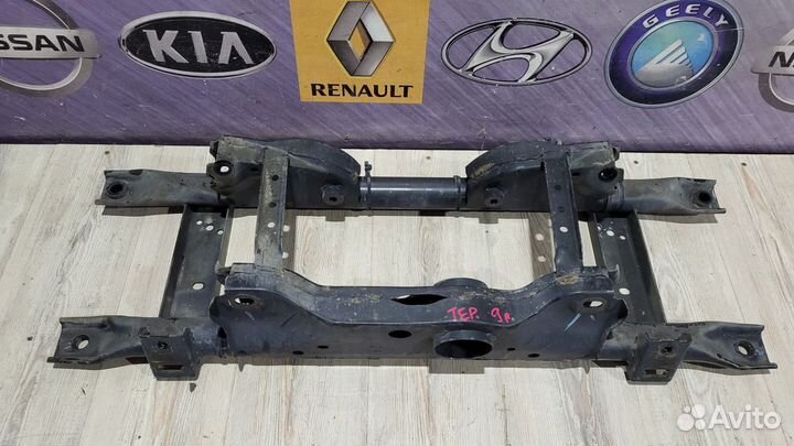 Балка подвески зад Nissan terrano D10