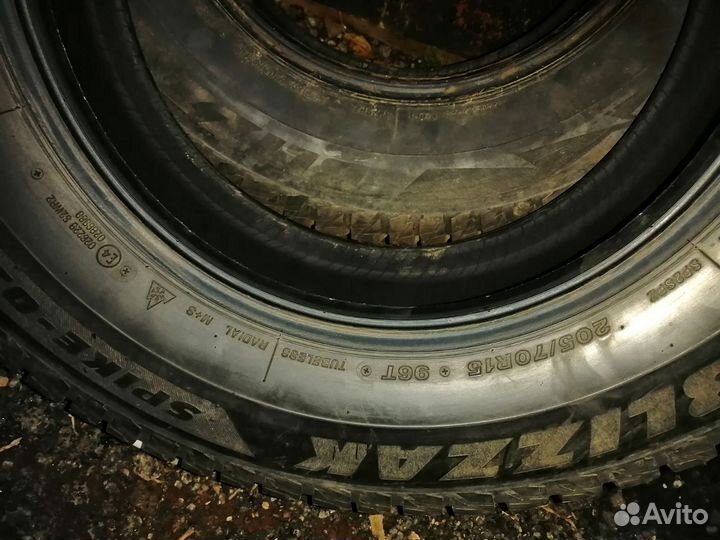 Bridgestone Blizzak Spike-02 SUV 205/75 R15