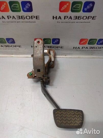 Педаль тормоза Toyota Land Cruiser 200