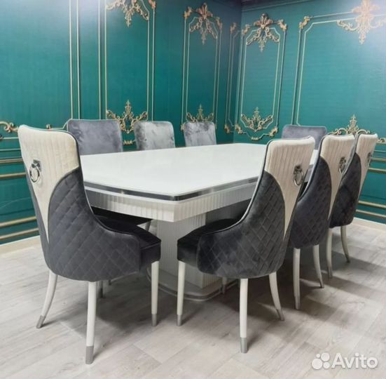 Кухонный стол и стулья в комплекте