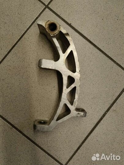 Кулак поворотный brp ski-doo mxz renegade 800