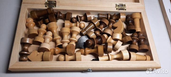 Деревянные лакированные шахматы с доской 29 см