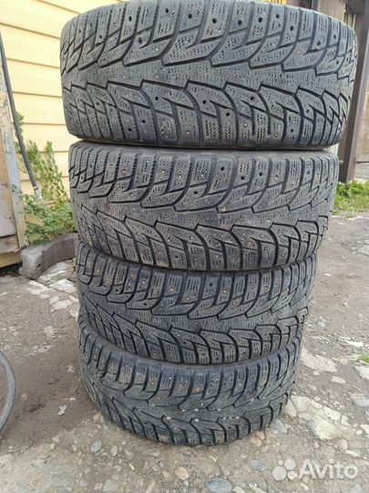 Hankook Winter I'Pike 215/45 R17
