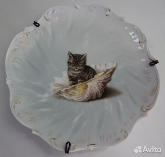 Старинная настенная фарфоровая тарелка Котик