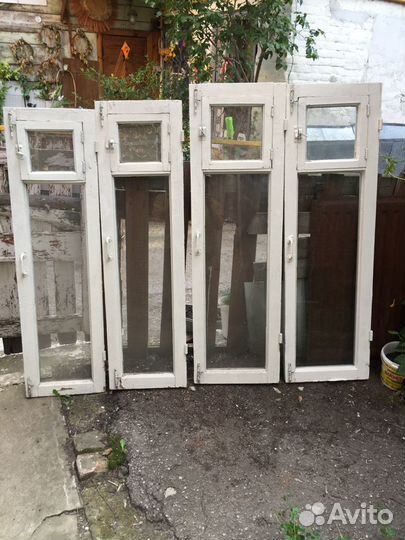Деревянные окна со стеклами