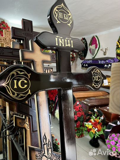 Кресты, гробы, венки