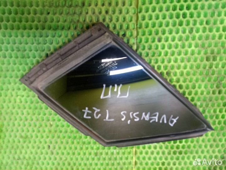 Форточка двери передняя правая Toyota Avensis T270