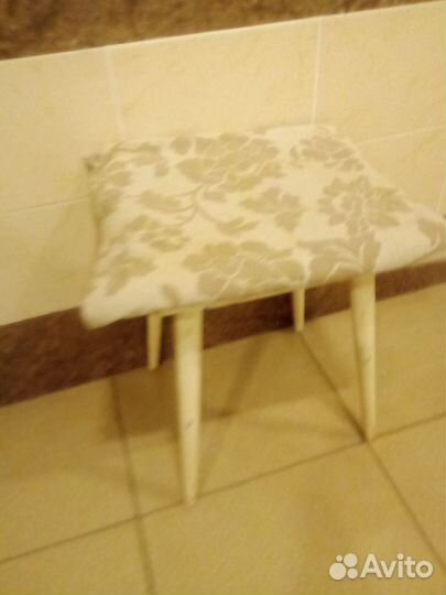 Табурет деревянный