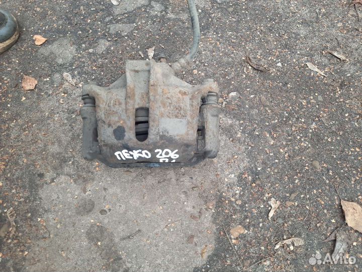 Суппорта передние на Peugeot 206