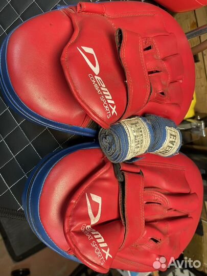 Боксерские лапы с бинтами