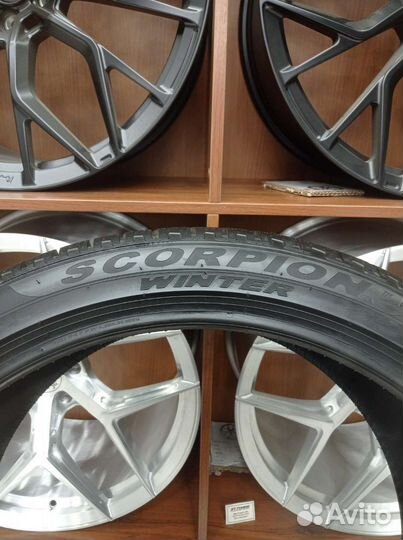 Pirelli Scorpion Winter 275/35 R22 и 315/30 R22 107V